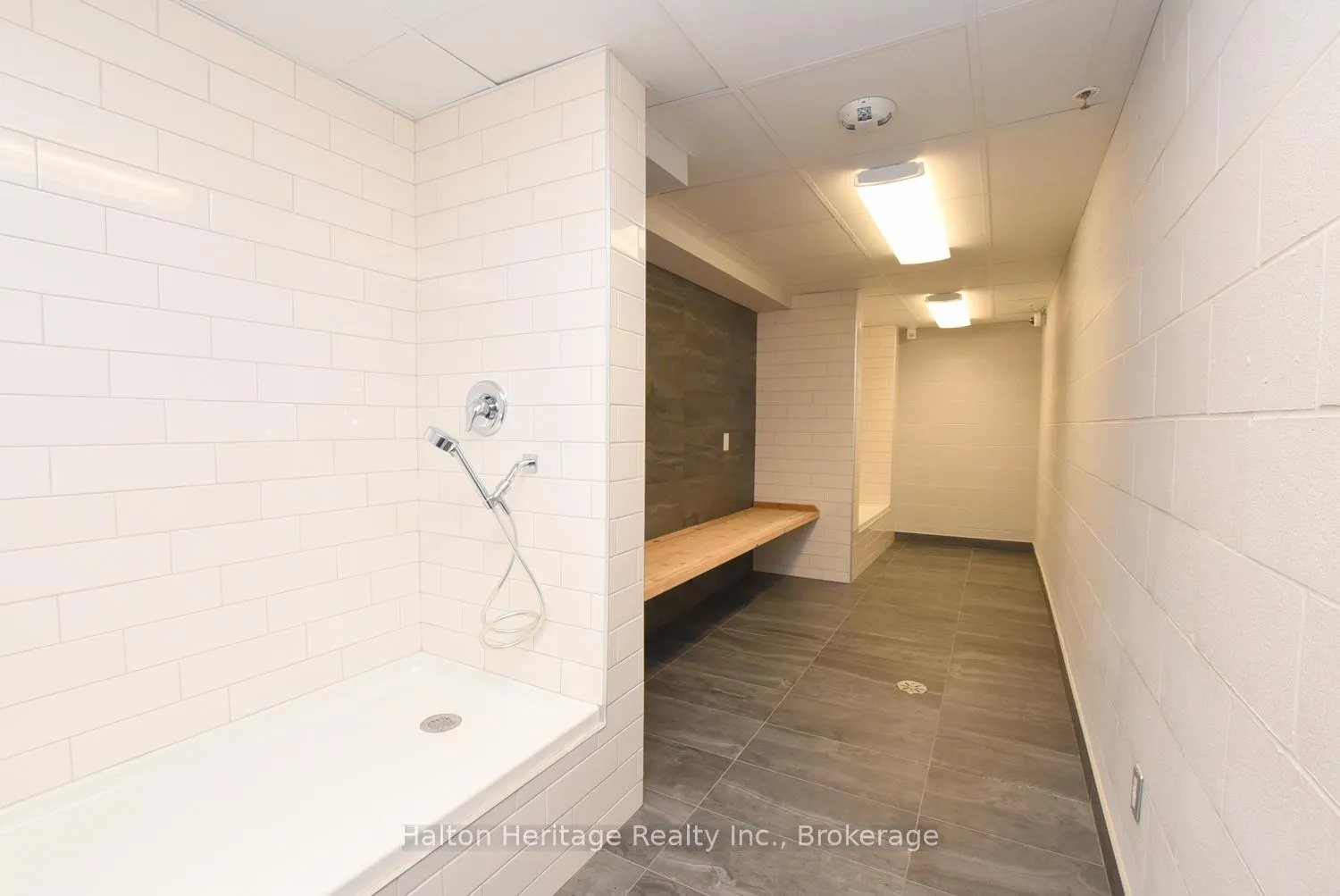 Photo 13 of Unit 708, 30 Hamilton Street S, Hamilton, Waterdown — HOMEH