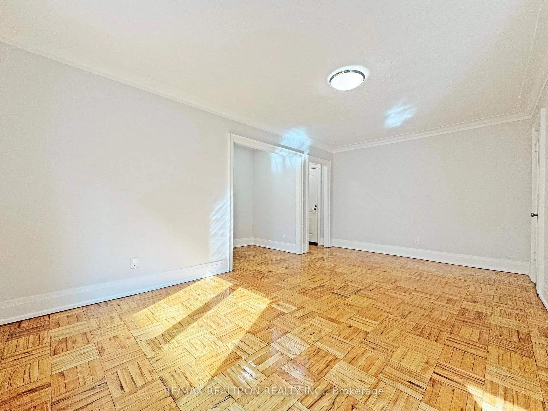 Photo 2 of Unit 525, 398 Avenue Road, Toronto, Casa Loma — HOMEH