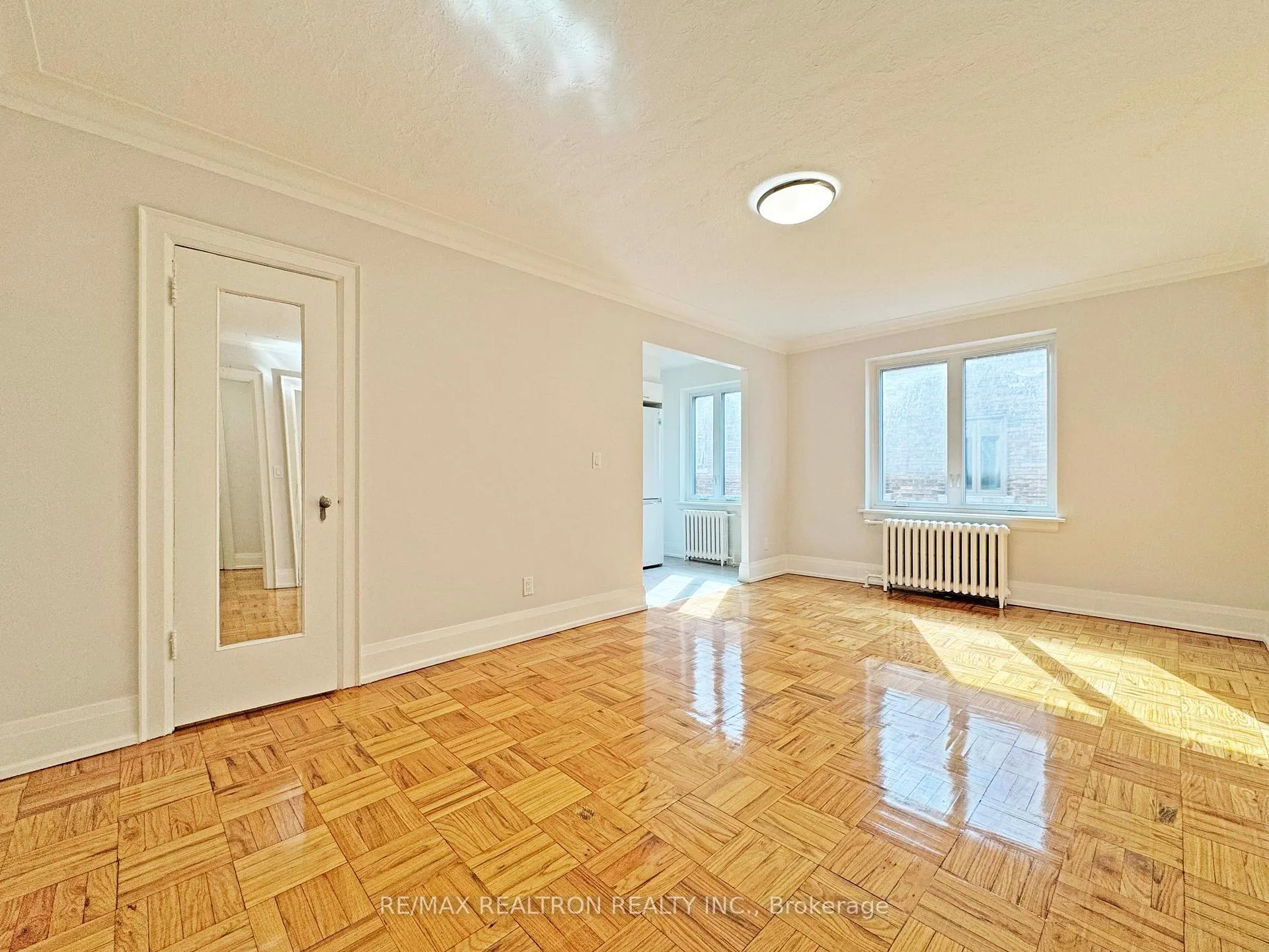Photo 3 of Unit 525, 398 Avenue Road, Toronto, Casa Loma — HOMEH