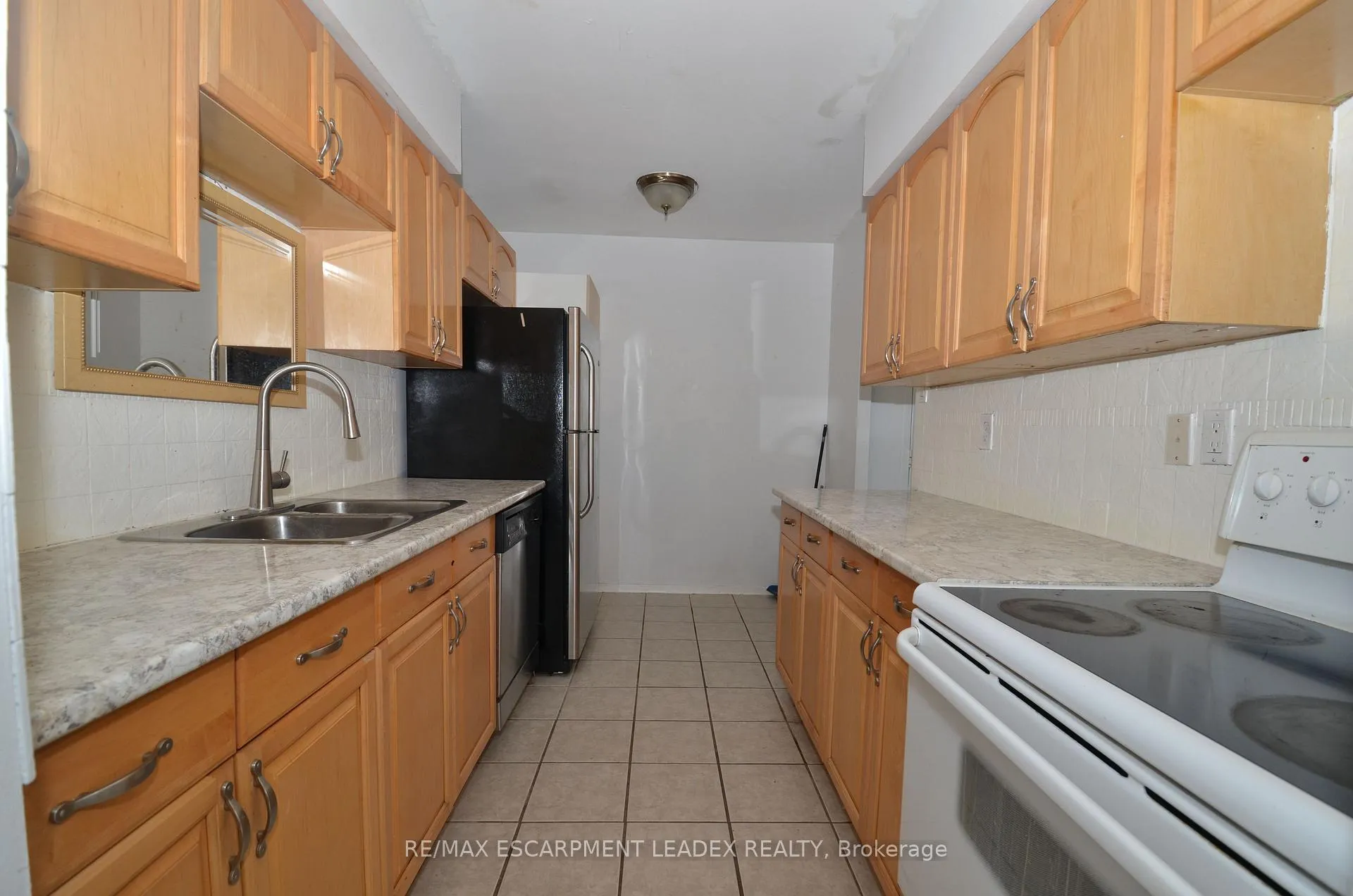 Photo 11 of Unit 1002, 1964 Main Street W, Hamilton, Ainslie Wood — HOMEH