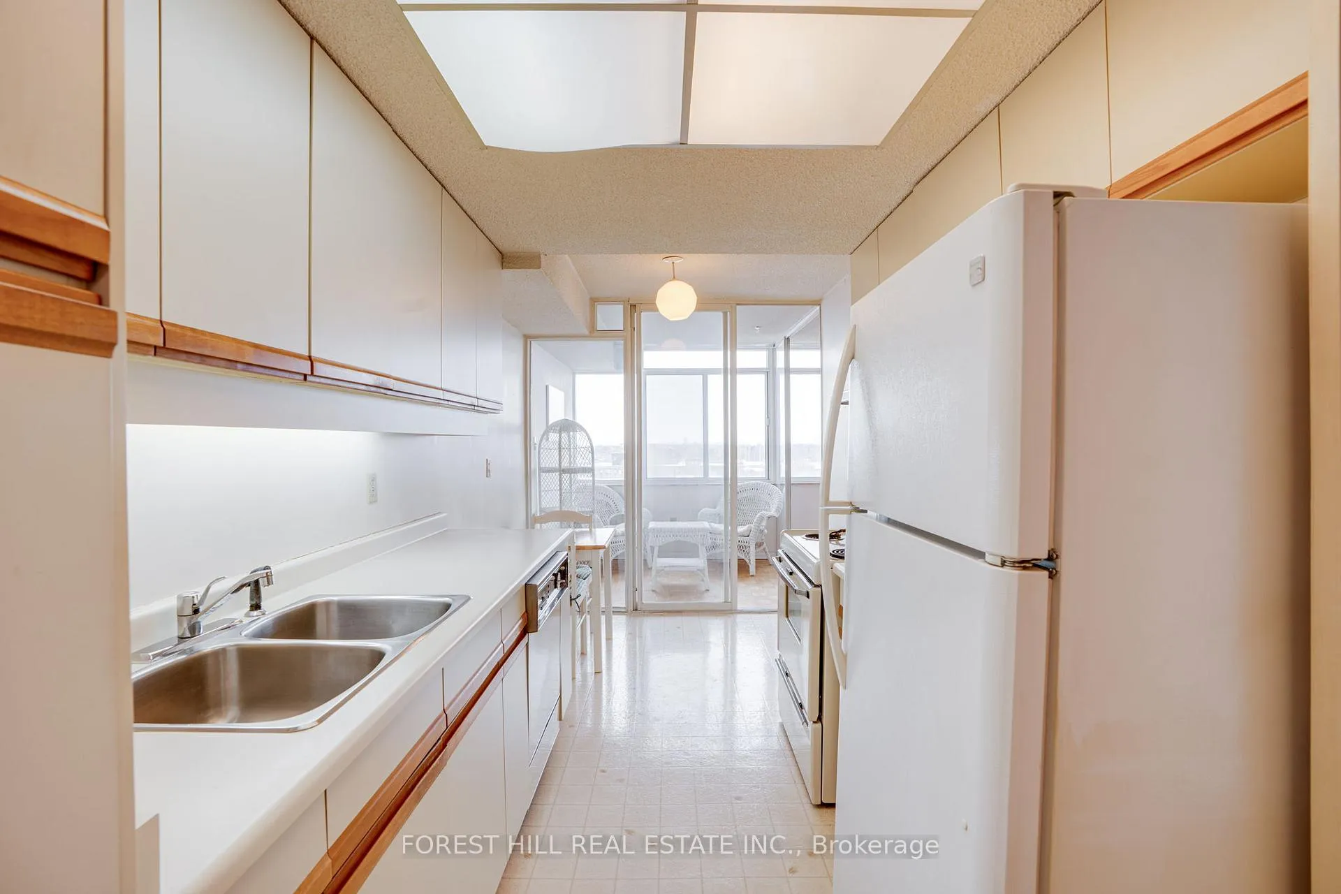 Photo 18 of Unit 904, 3000 Bathurst Street, Toronto, Englemount-Lawrence — HOMEH