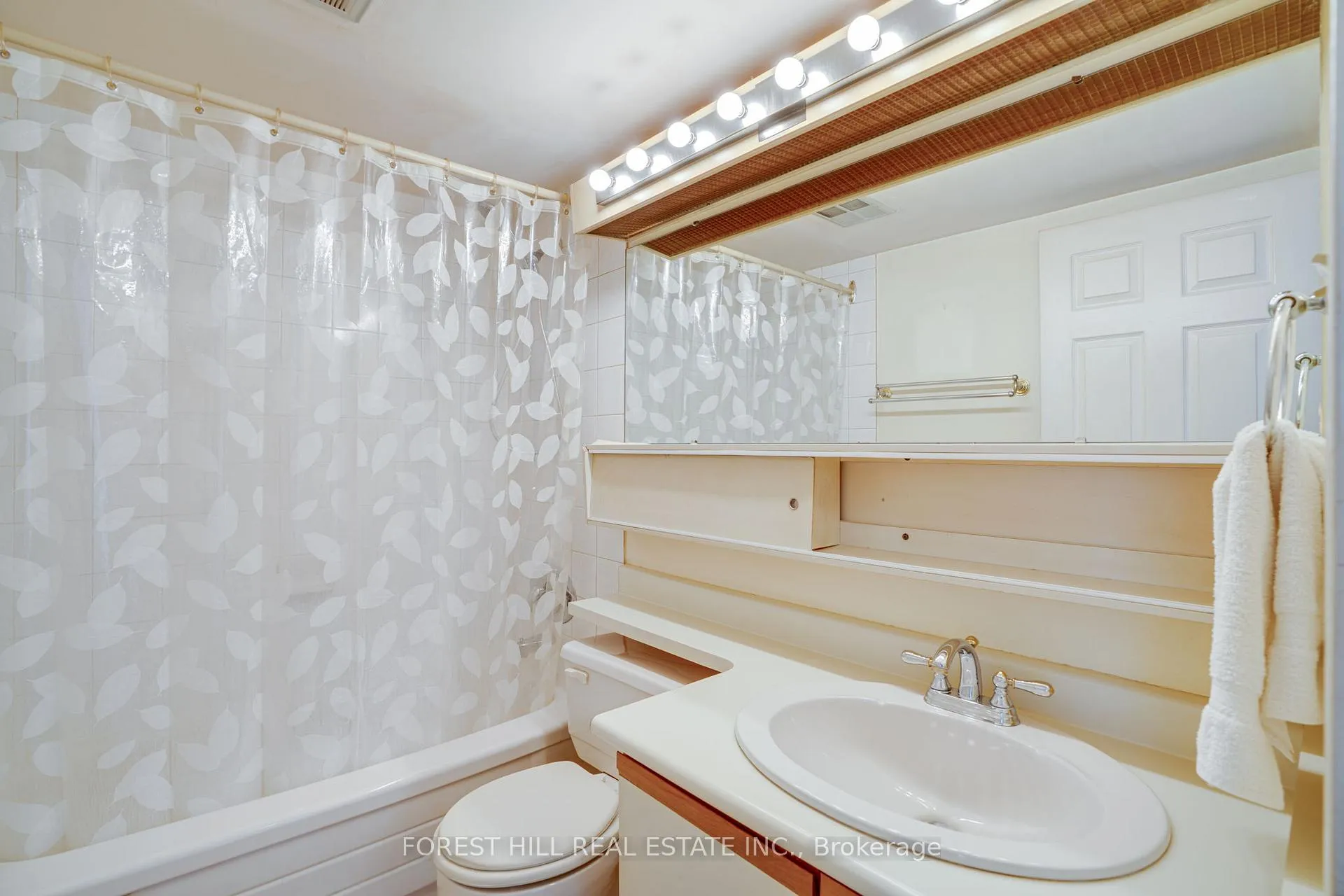 Photo 21 of Unit 904, 3000 Bathurst Street, Toronto, Englemount-Lawrence — HOMEH