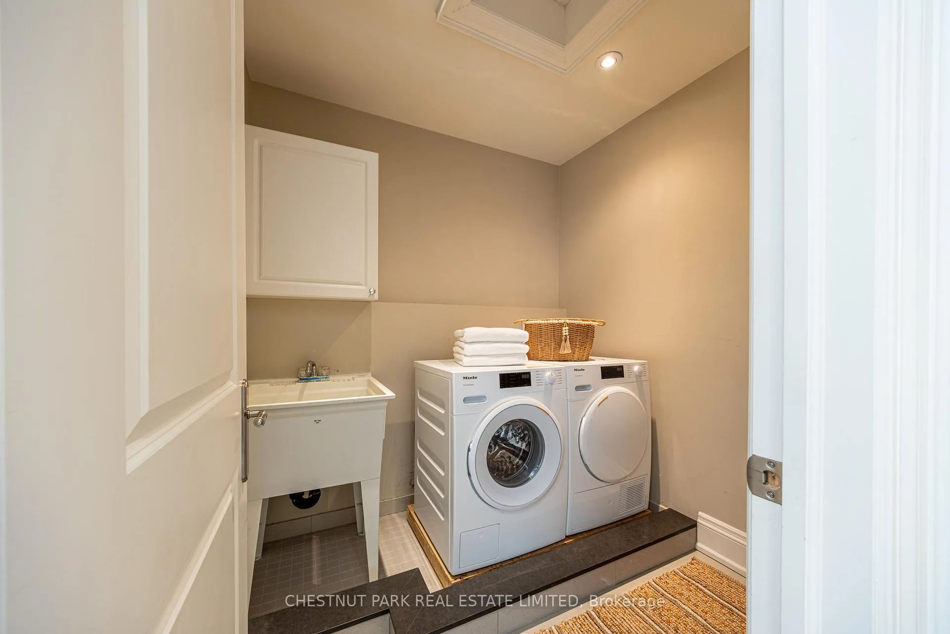 Photo 35 of 38 Annesley Avenue, Toronto, Leaside — HOMEH