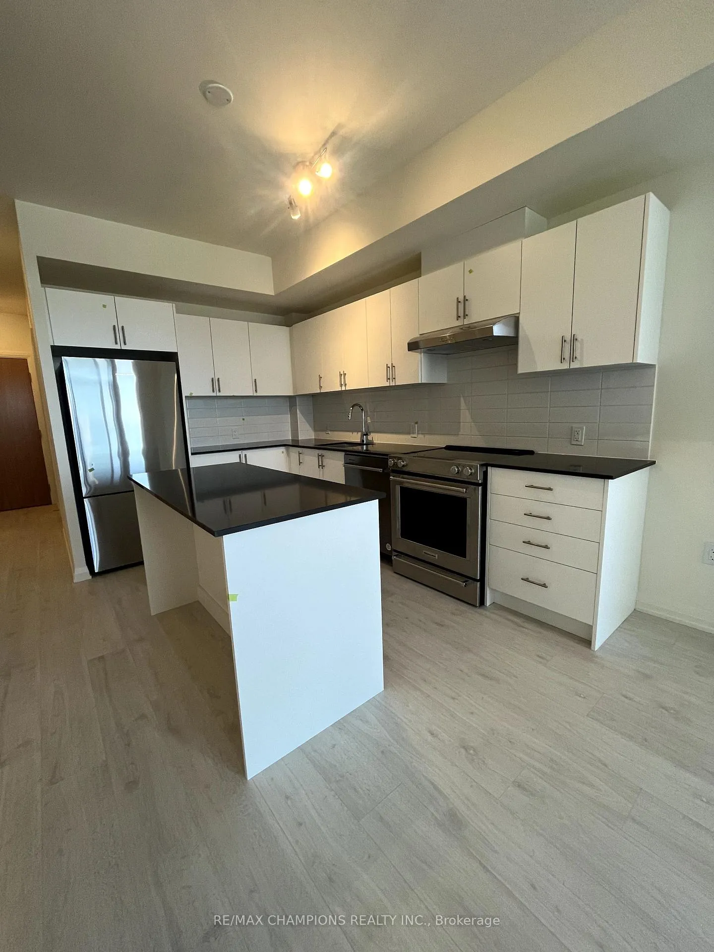 Photo 12 of Unit 1911, 8960 Jane Street, Vaughan, Vellore Village — HOMEH
