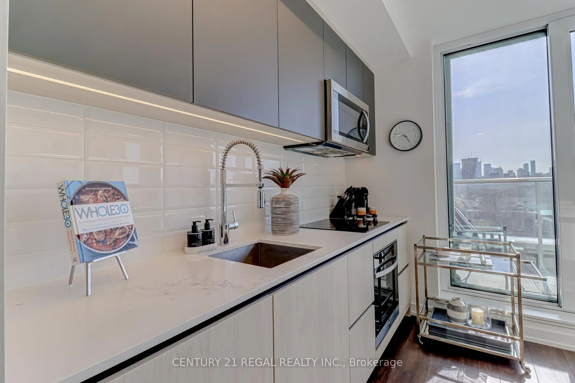 Photo 5 of Unit 808, 150 Logan Avenue, Toronto, South Riverdale — HOMEH