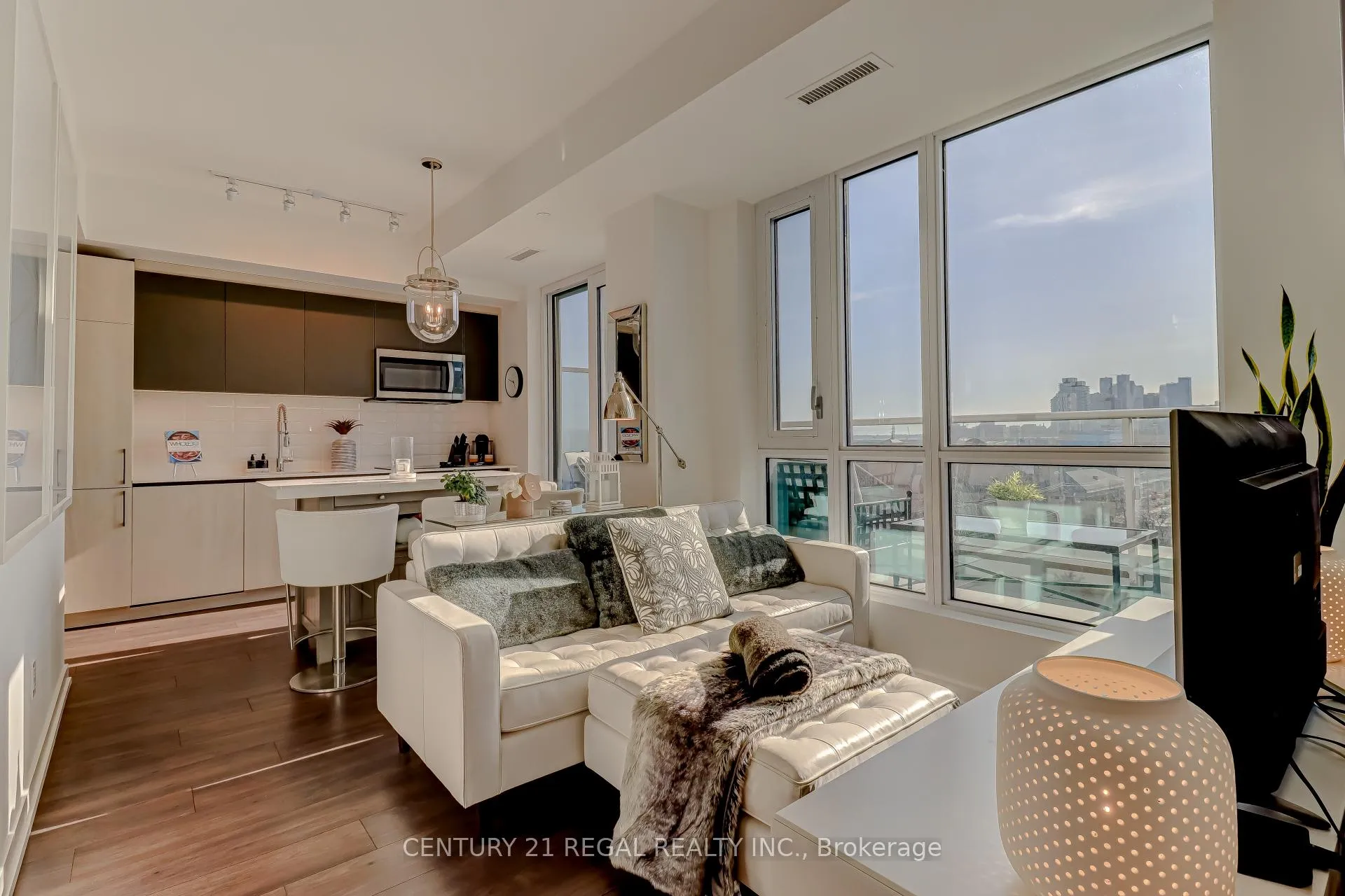 Photo 7 of Unit 808, 150 Logan Avenue, Toronto, South Riverdale — HOMEH