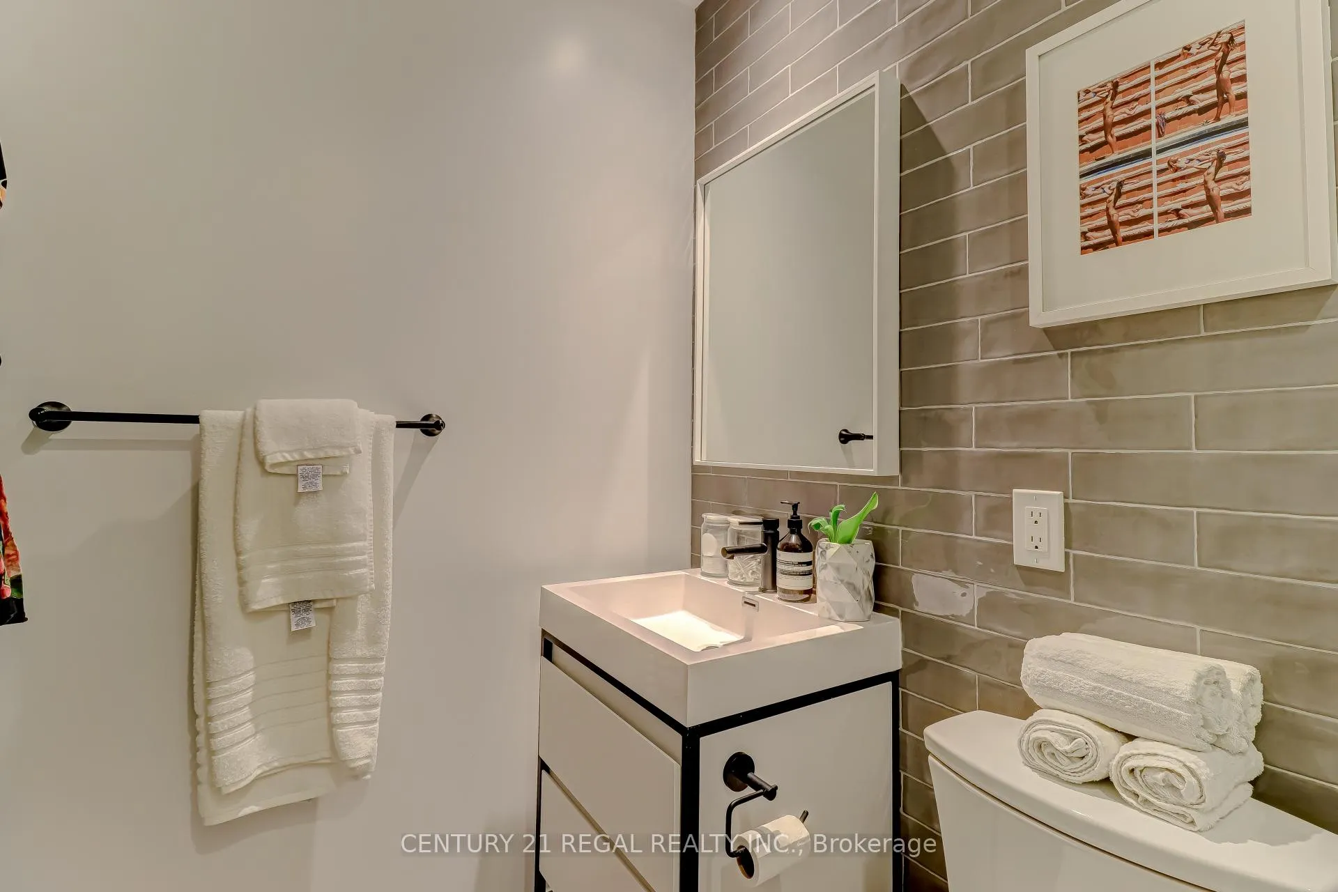 Photo 13 of Unit 808, 150 Logan Avenue, Toronto, South Riverdale — HOMEH
