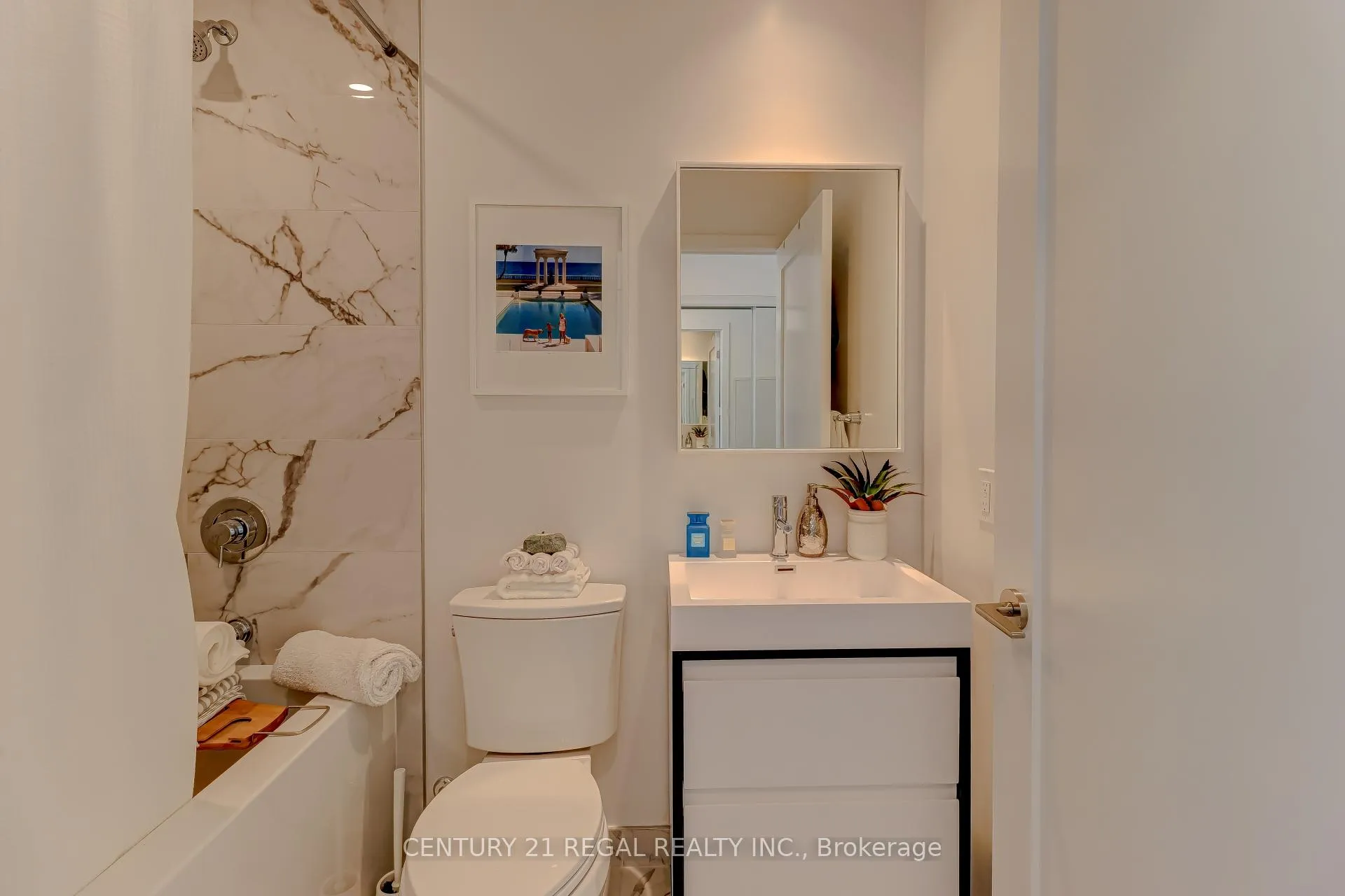 Photo 15 of Unit 808, 150 Logan Avenue, Toronto, South Riverdale — HOMEH