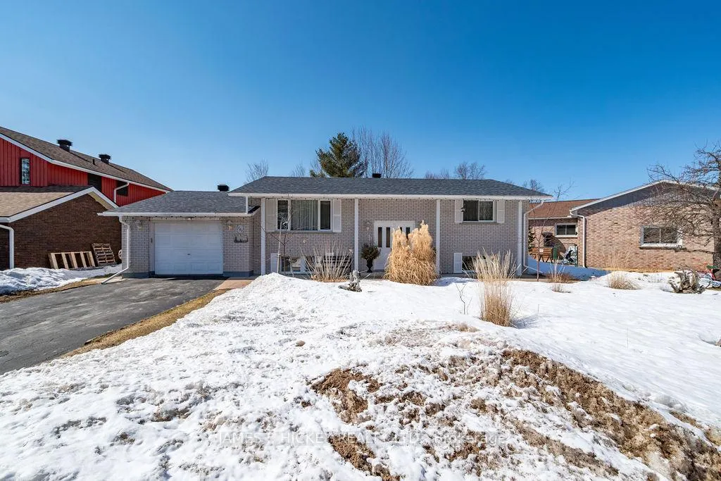 Photo 1 of 101 Frontenac Crescent, Deep River — HOMEH