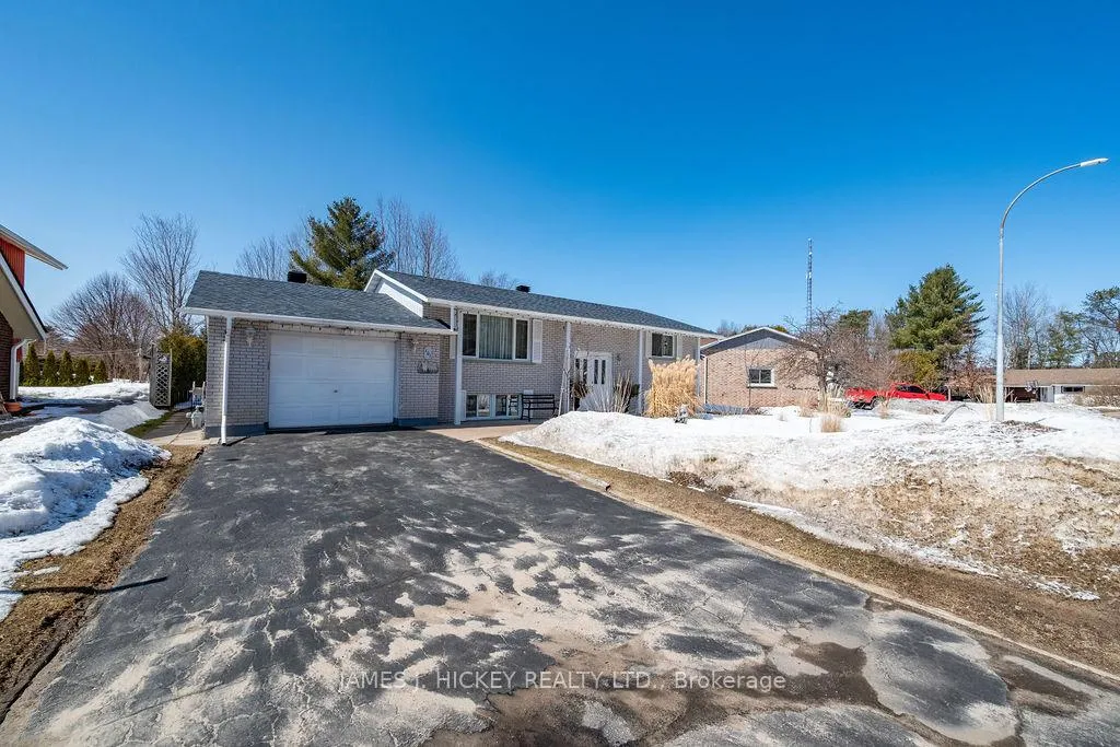 Photo 44 of 101 Frontenac Crescent, Deep River — HOMEH