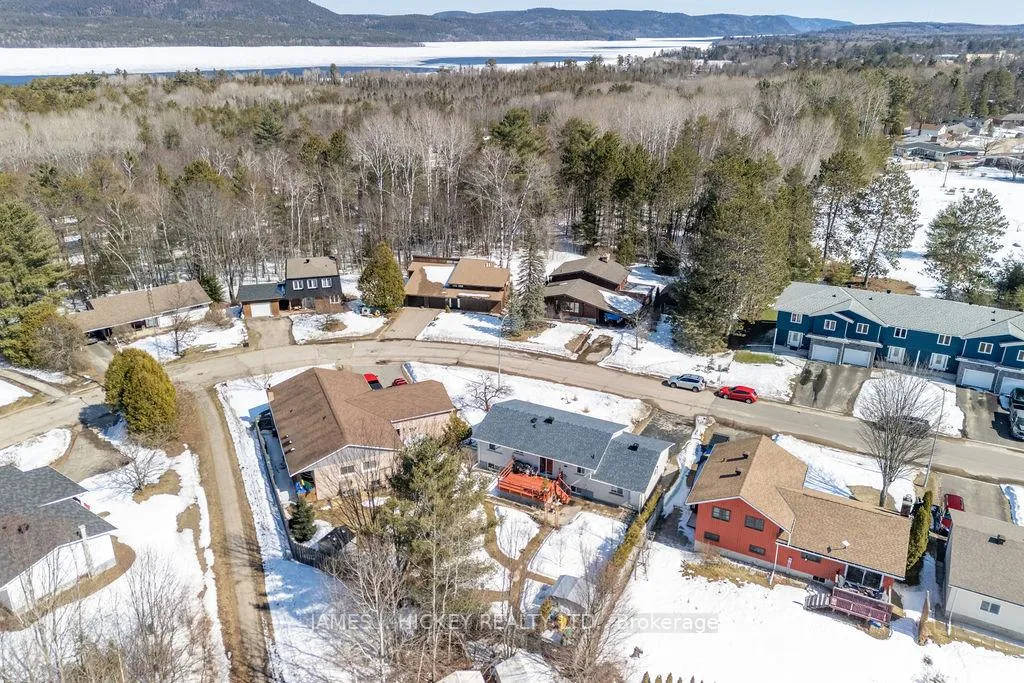 Photo 48 of 101 Frontenac Crescent, Deep River — HOMEH