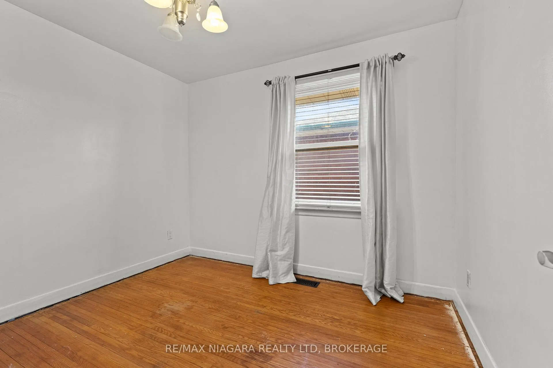 Photo 11 of 96 Terrace Drive, Hamilton, Balfour — HOMEH