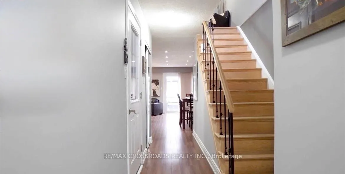 Photo 2 of Unit 90, 90 Foster Crescent, Brampton, Brampton North — HOMEH