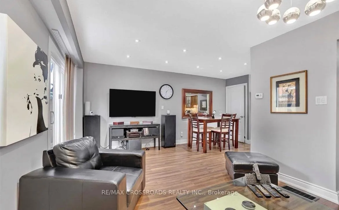 Photo 3 of Unit 90, 90 Foster Crescent, Brampton, Brampton North — HOMEH