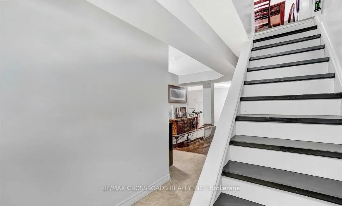 Photo 10 of Unit 90, 90 Foster Crescent, Brampton, Brampton North — HOMEH