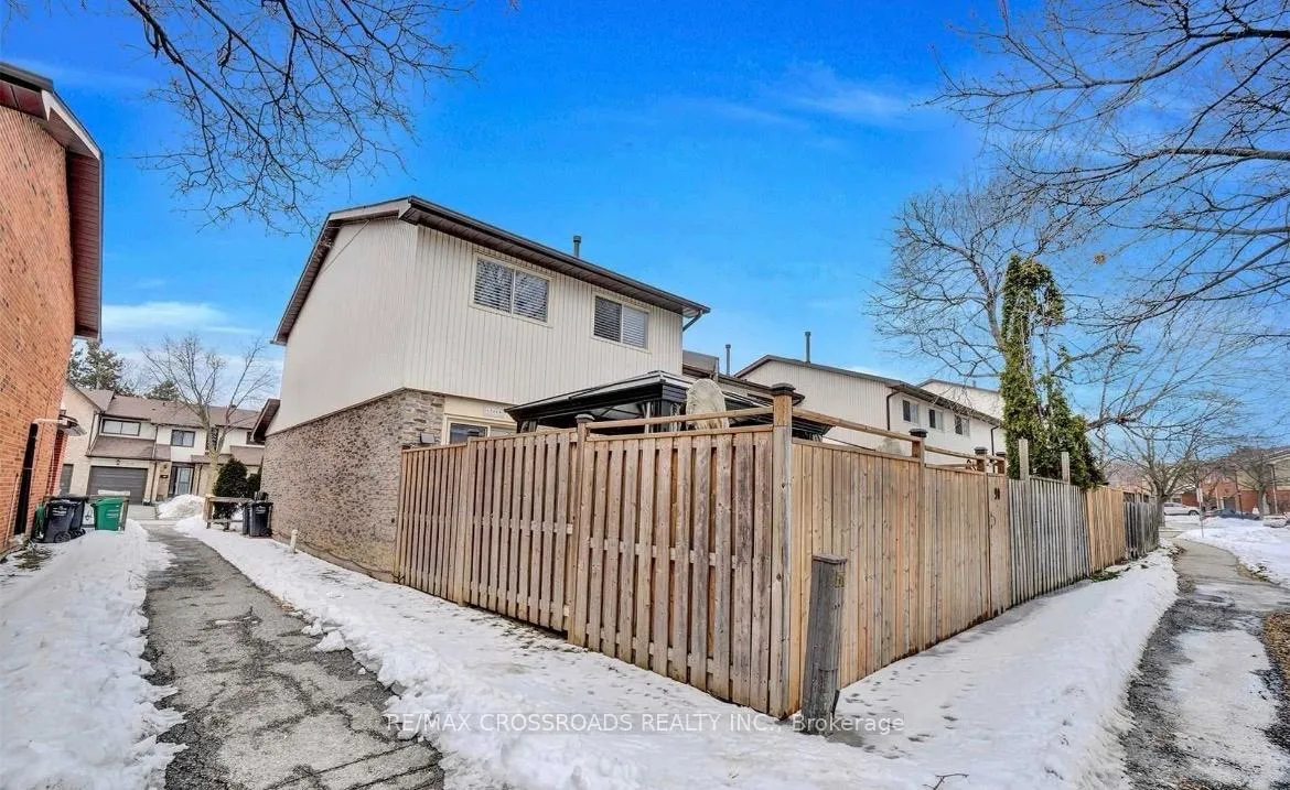 Photo 11 of Unit 90, 90 Foster Crescent, Brampton, Brampton North — HOMEH