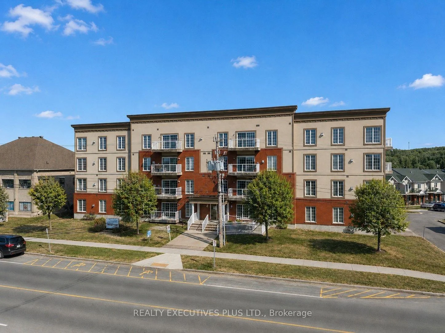 Photo of Unit 407, 2921 Laurier Street