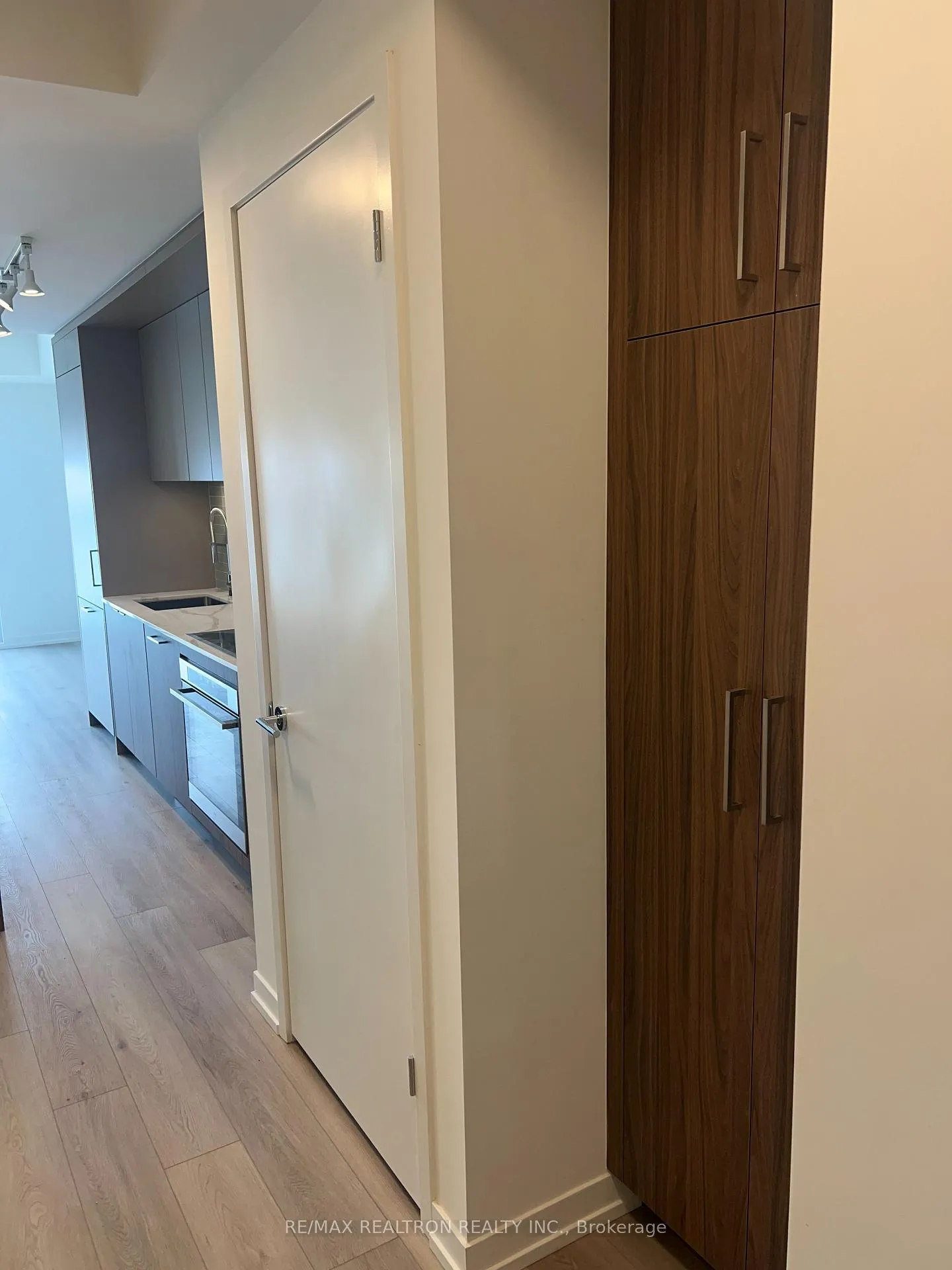 Front of Unit 505, 863 St Clair Avenue W