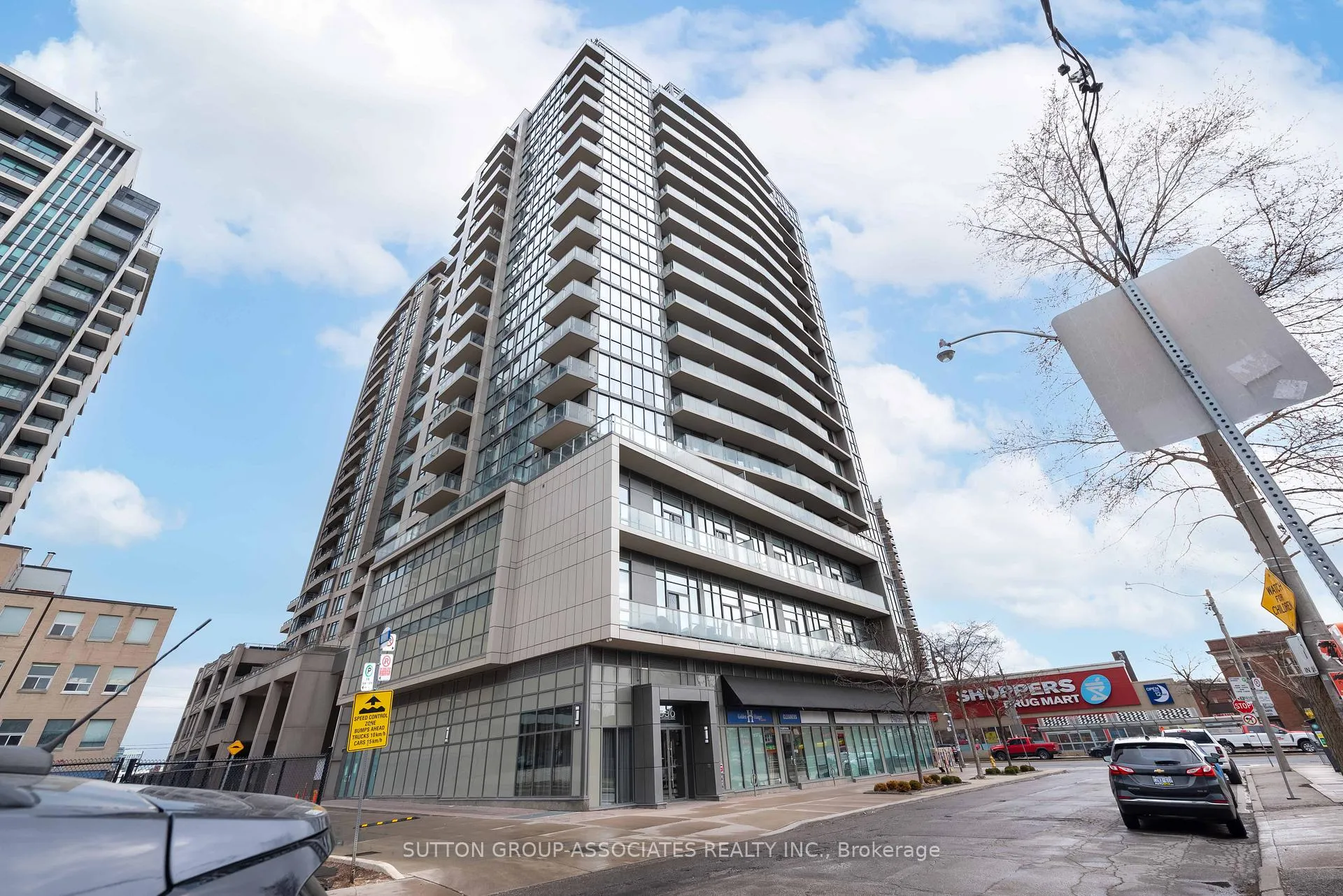 Front of Unit 1502, 530 St. Clair Avenue W