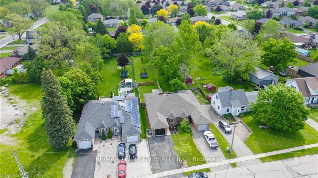 Photo 3 of 6 Hanlon Place, Brant, Paris — HOMEH