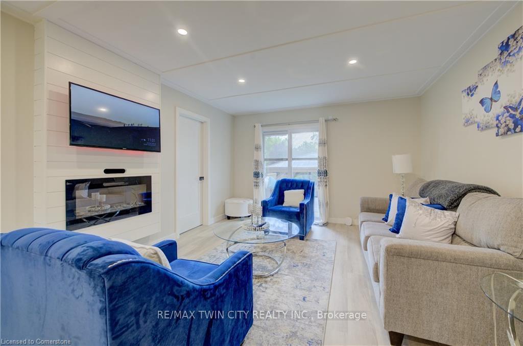 Photo 16 of 6 Hanlon Place, Brant, Paris — HOMEH