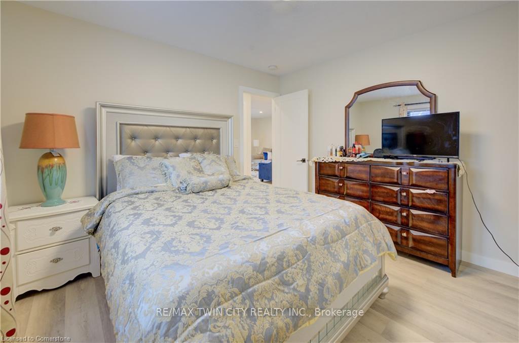Photo 21 of 6 Hanlon Place, Brant, Paris — HOMEH