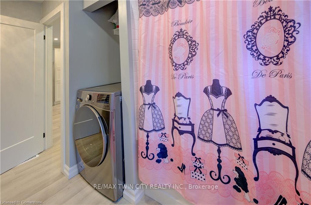 Photo 24 of 6 Hanlon Place, Brant, Paris — HOMEH