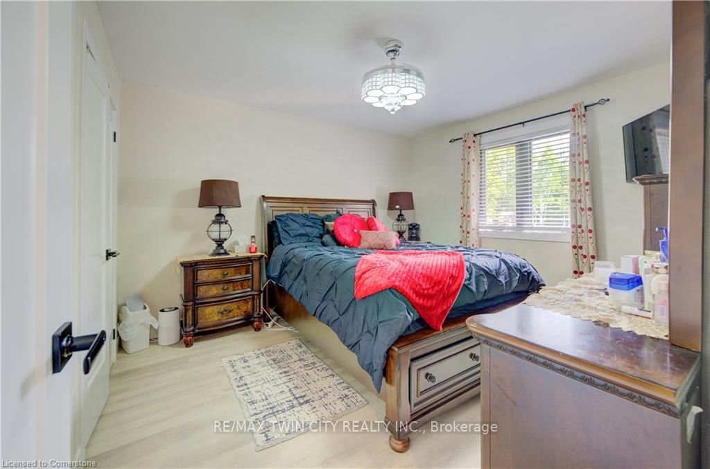 Photo 25 of 6 Hanlon Place, Brant, Paris — HOMEH