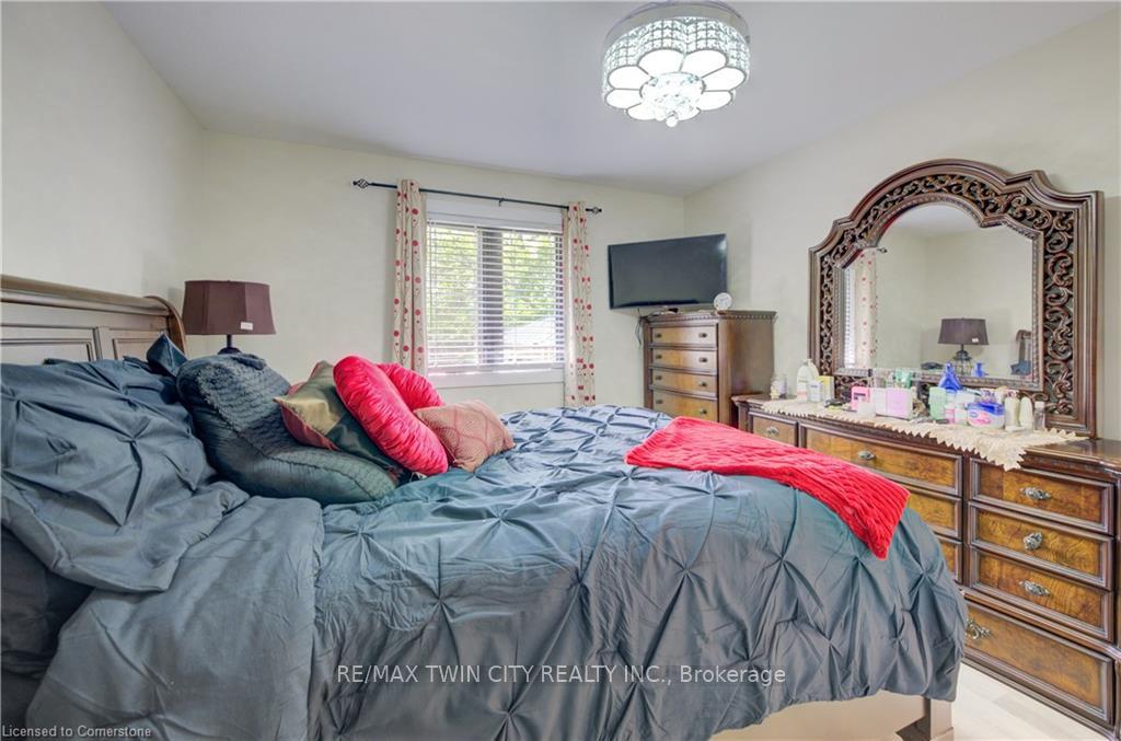 Photo 26 of 6 Hanlon Place, Brant, Paris — HOMEH