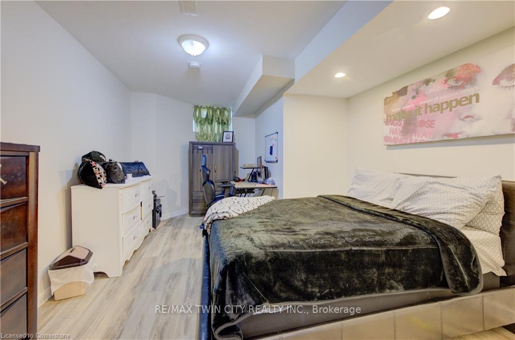 Photo 31 of 6 Hanlon Place, Brant, Paris — HOMEH