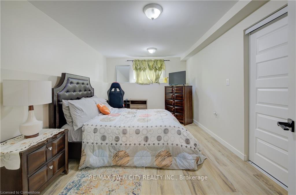Photo 32 of 6 Hanlon Place, Brant, Paris — HOMEH