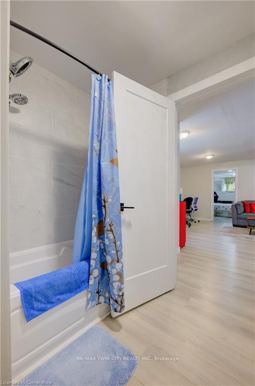 Photo 34 of 6 Hanlon Place, Brant, Paris — HOMEH