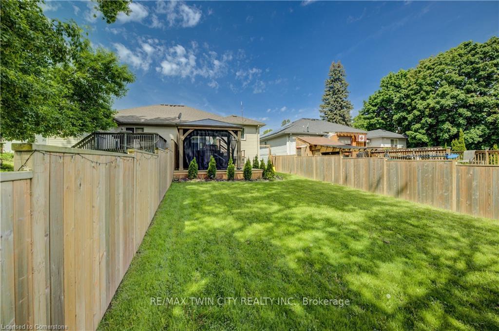 Photo 39 of 6 Hanlon Place, Brant, Paris — HOMEH