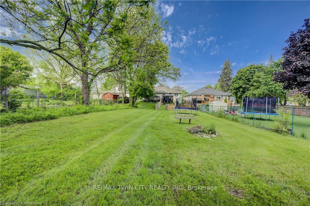 Photo 41 of 6 Hanlon Place, Brant, Paris — HOMEH