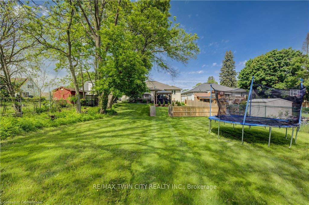Photo 43 of 6 Hanlon Place, Brant, Paris — HOMEH