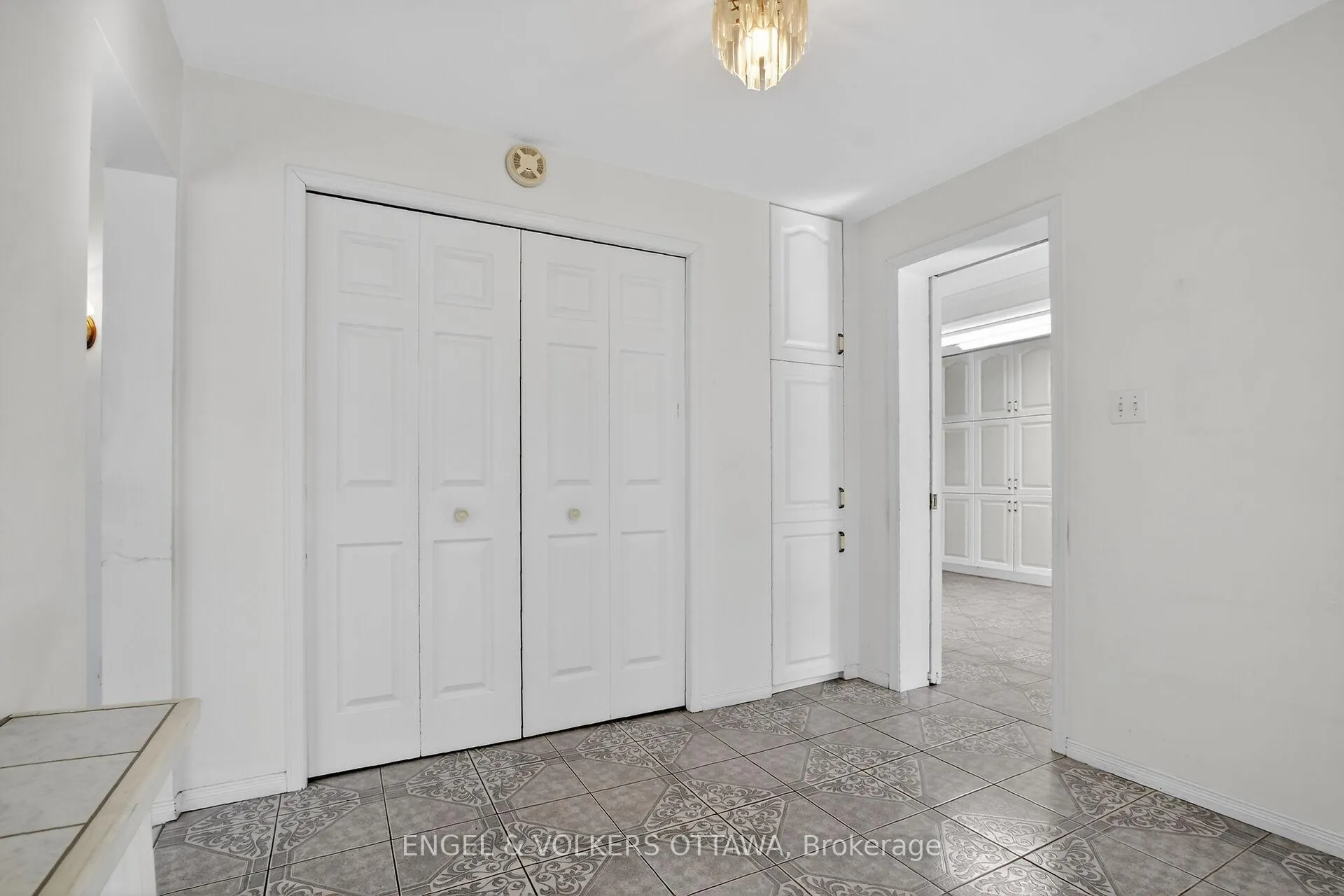 Photo 6 of 193 Cunningham Avenue N, Ottawa, Applewood Acres — HOMEH