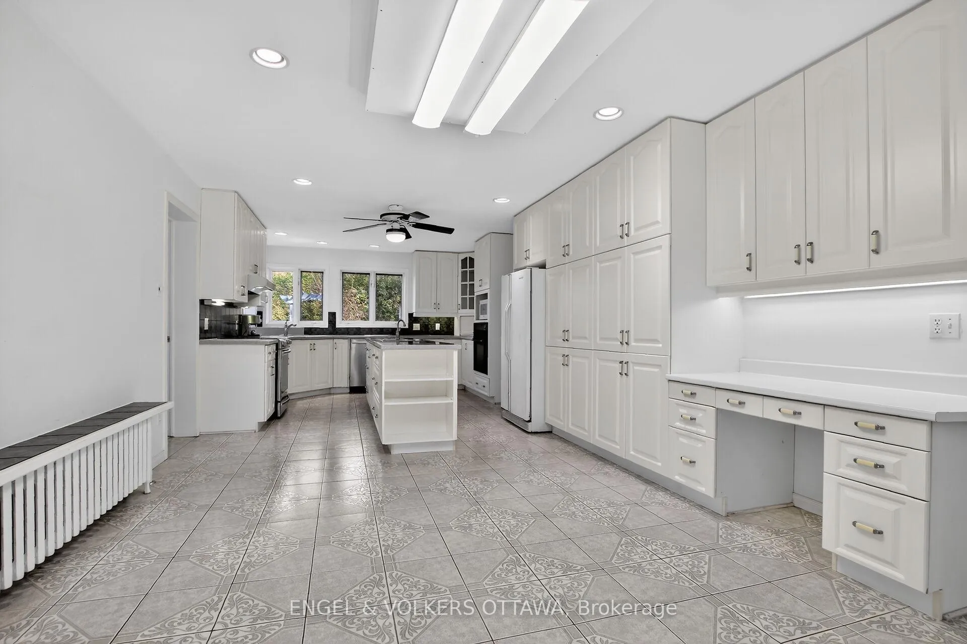 Photo 7 of 193 Cunningham Avenue N, Ottawa, Applewood Acres — HOMEH