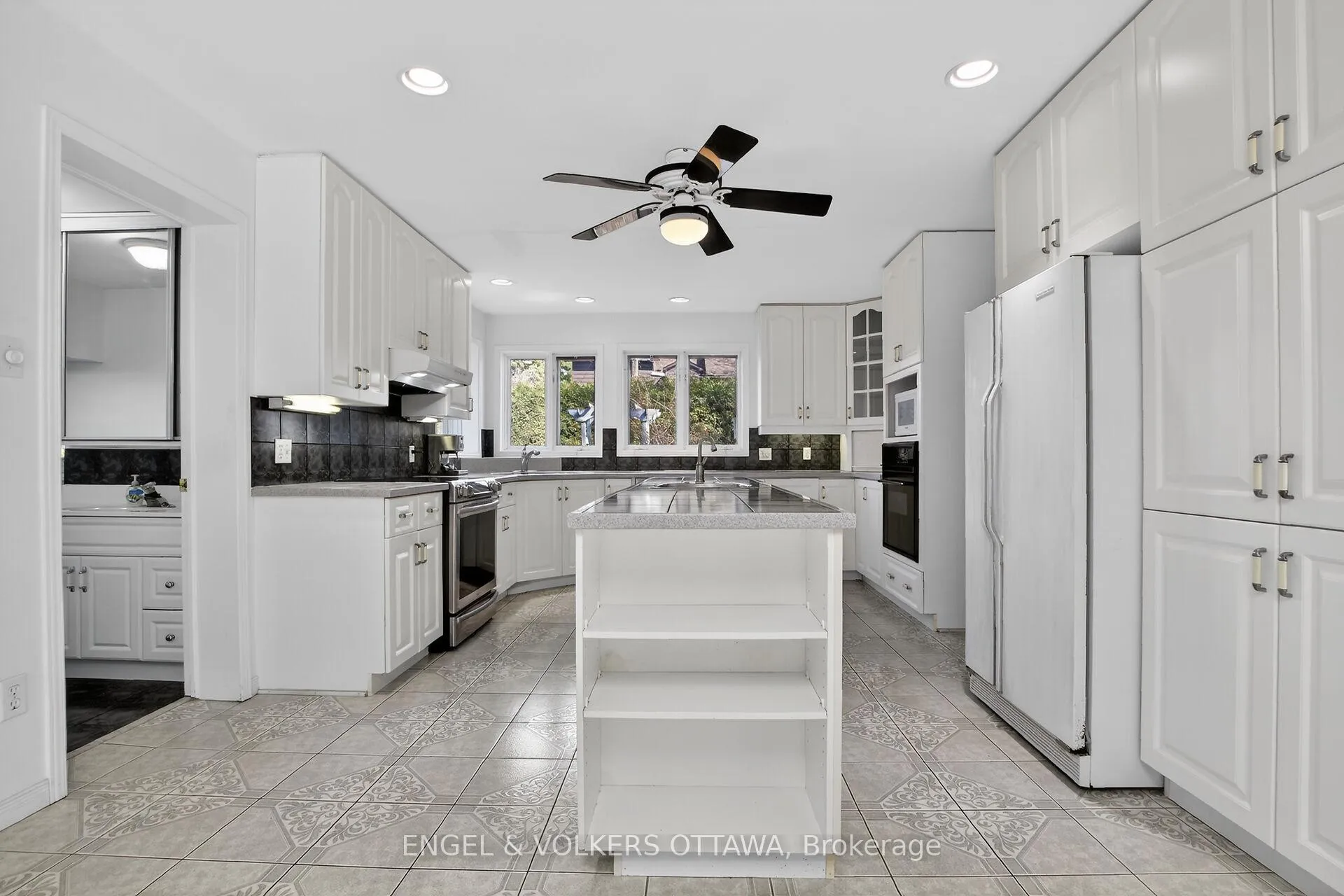 Photo 8 of 193 Cunningham Avenue N, Ottawa, Applewood Acres — HOMEH