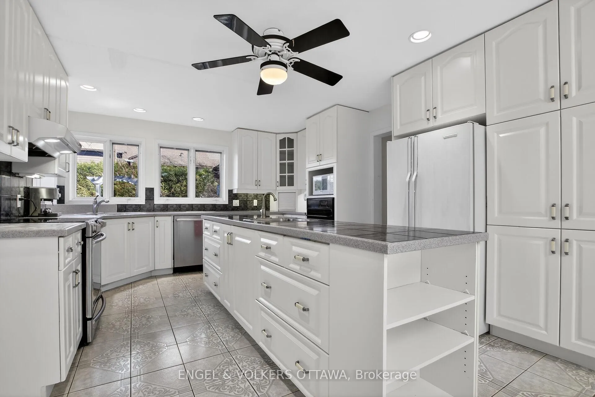 Photo 10 of 193 Cunningham Avenue N, Ottawa, Applewood Acres — HOMEH
