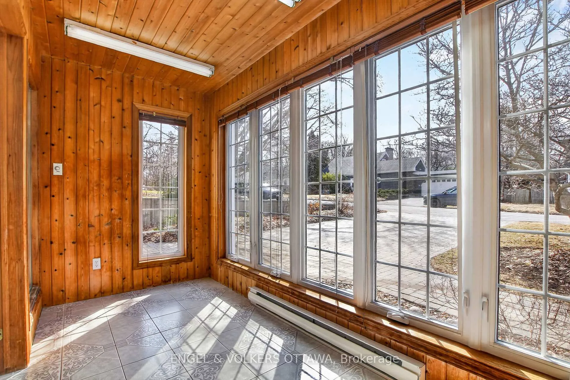 Photo 11 of 193 Cunningham Avenue N, Ottawa, Applewood Acres — HOMEH