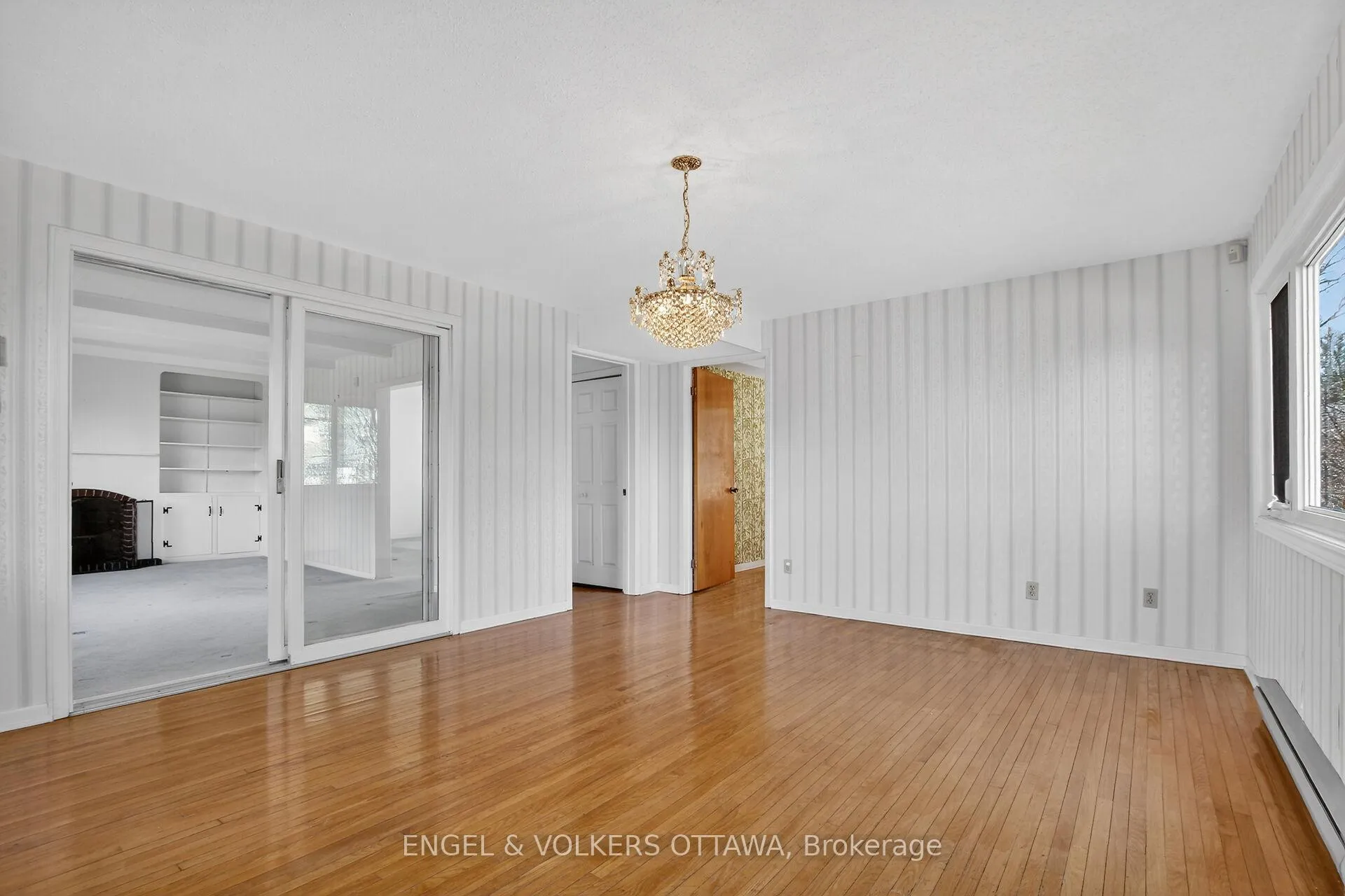 Photo 17 of 193 Cunningham Avenue N, Ottawa, Applewood Acres — HOMEH