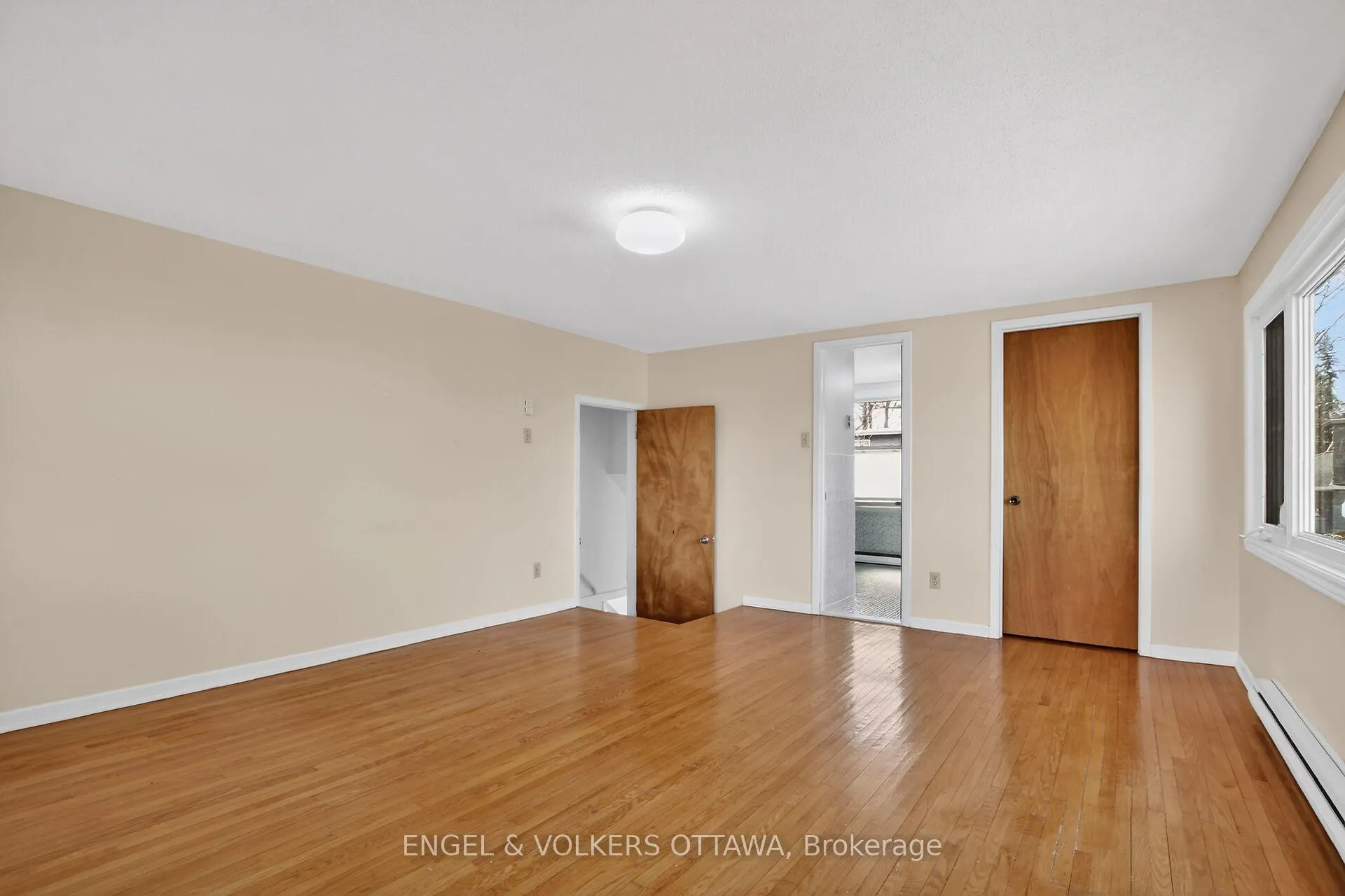 Photo 20 of 193 Cunningham Avenue N, Ottawa, Applewood Acres — HOMEH