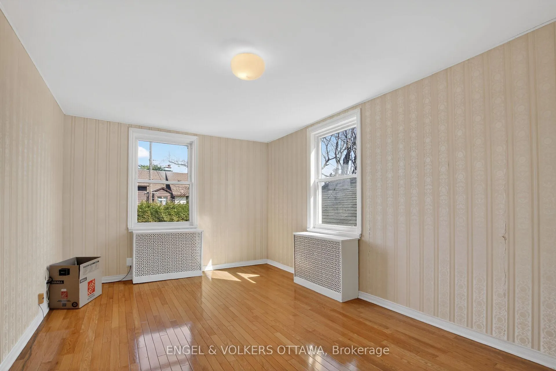 Photo 28 of 193 Cunningham Avenue N, Ottawa, Applewood Acres — HOMEH