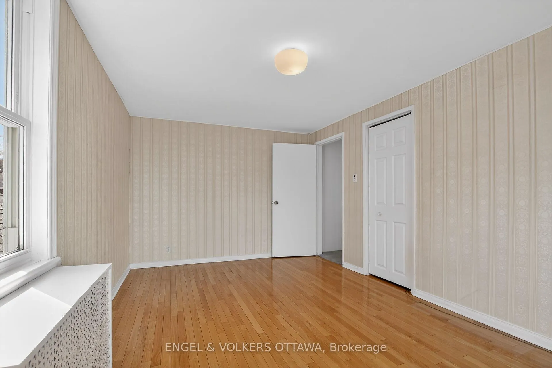 Photo 29 of 193 Cunningham Avenue N, Ottawa, Applewood Acres — HOMEH