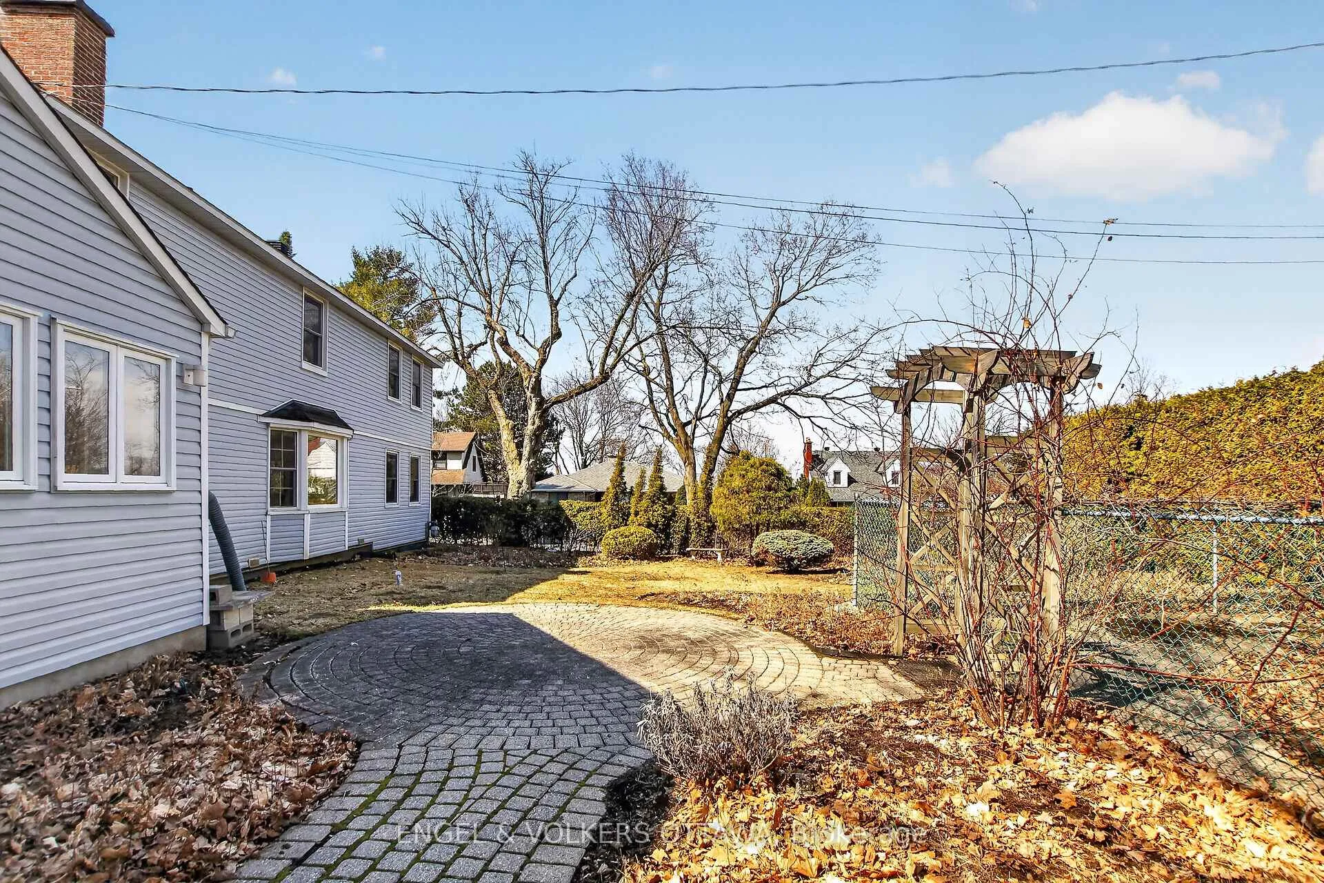 Photo 35 of 193 Cunningham Avenue N, Ottawa, Applewood Acres — HOMEH