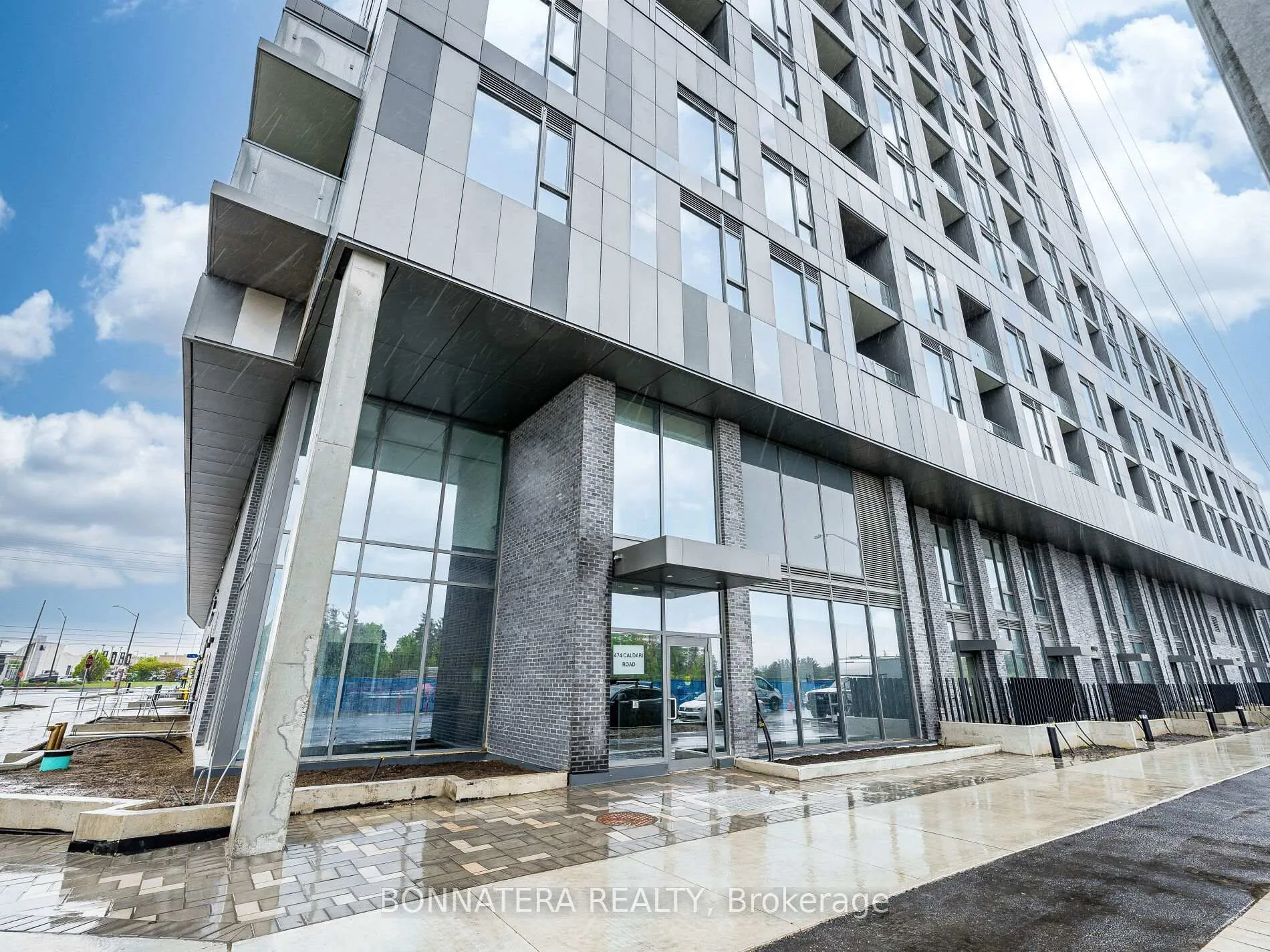Photo 3 of Unit 1408, 474 Caldari Road, Vaughan, Concord — HOMEH