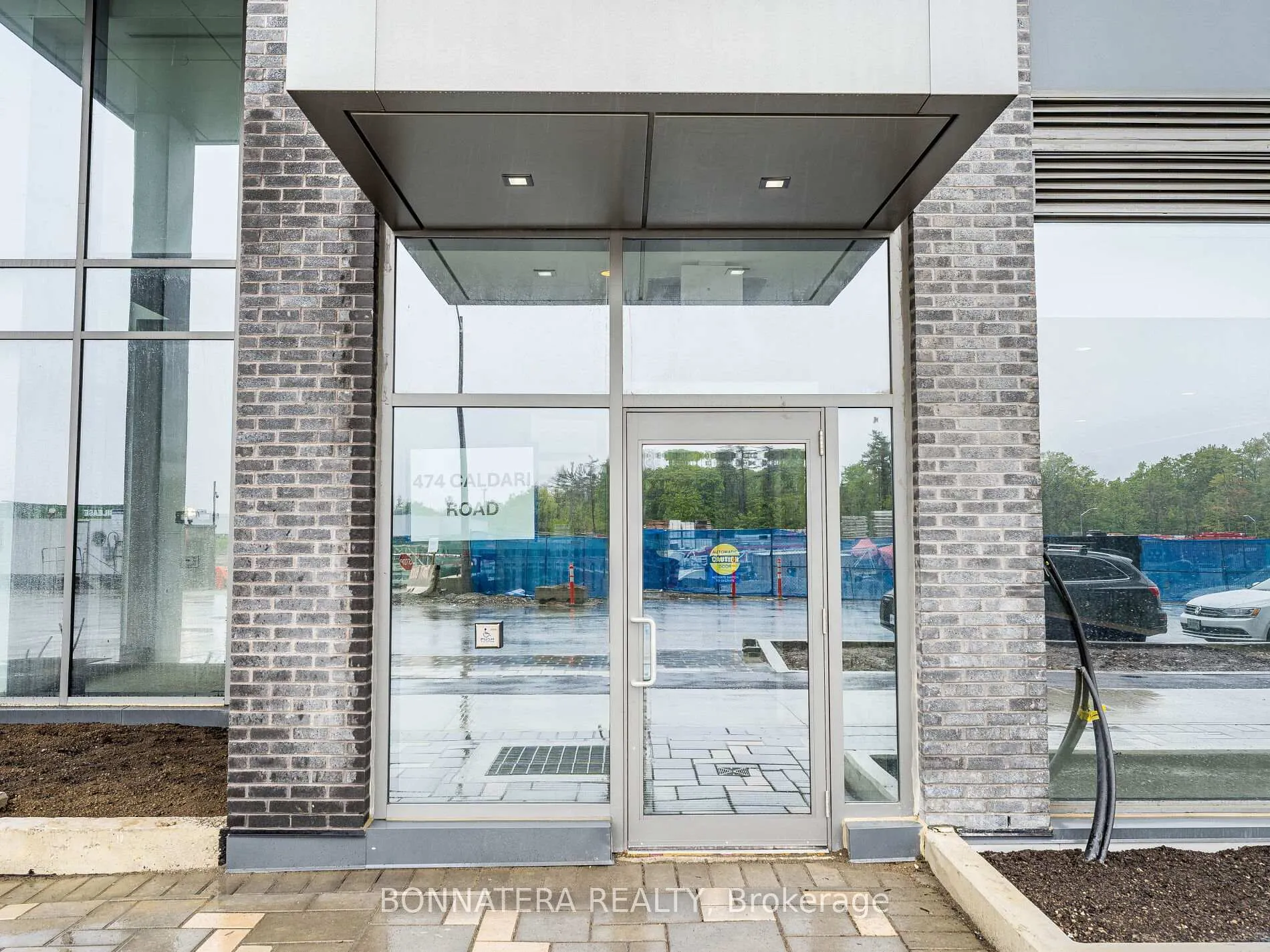 Photo 5 of Unit 1408, 474 Caldari Road, Vaughan, Concord — HOMEH