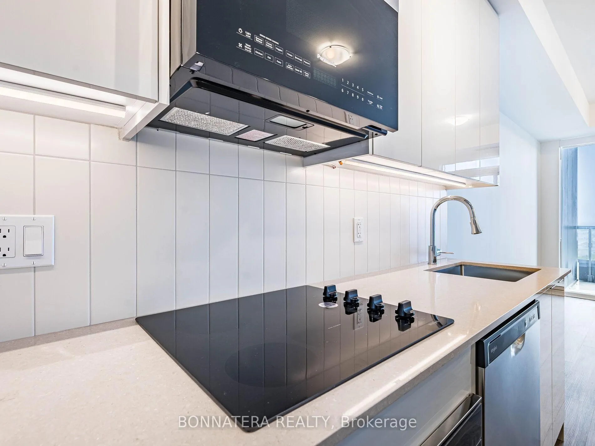 Photo 14 of Unit 1408, 474 Caldari Road, Vaughan, Concord — HOMEH