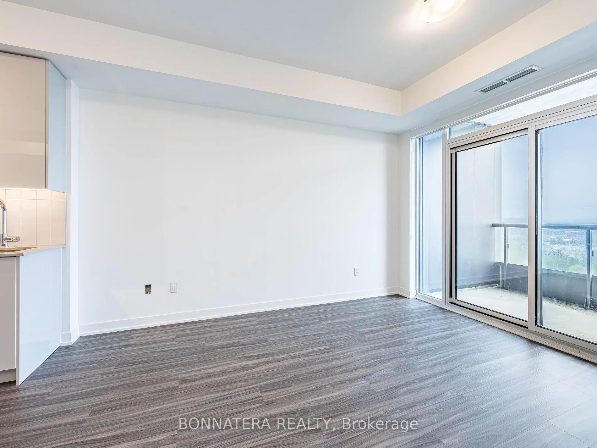 Photo 16 of Unit 1408, 474 Caldari Road, Vaughan, Concord — HOMEH