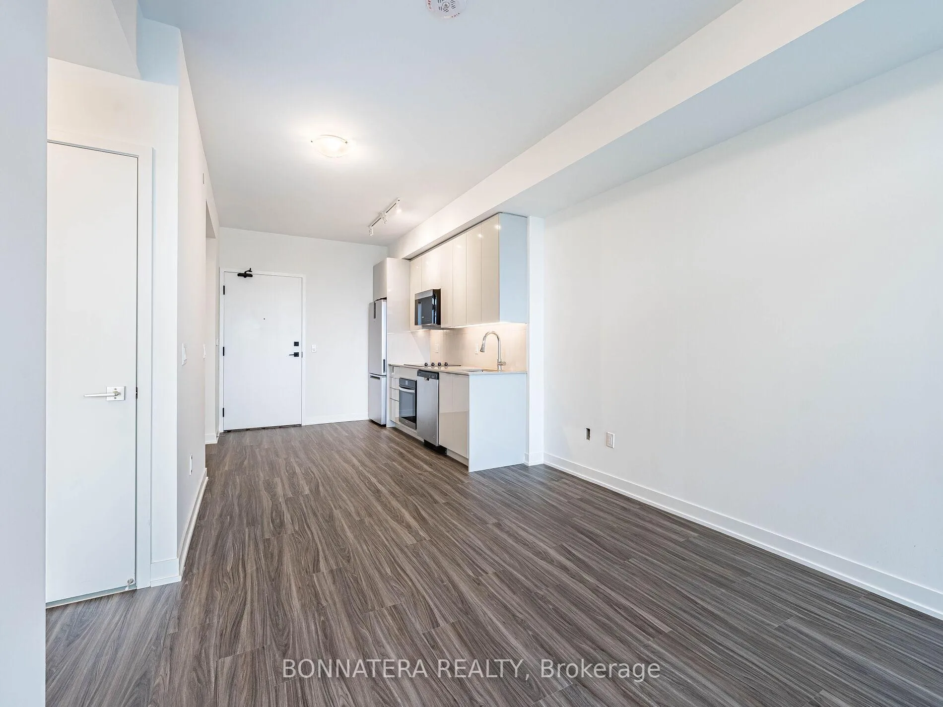 Photo 17 of Unit 1408, 474 Caldari Road, Vaughan, Concord — HOMEH